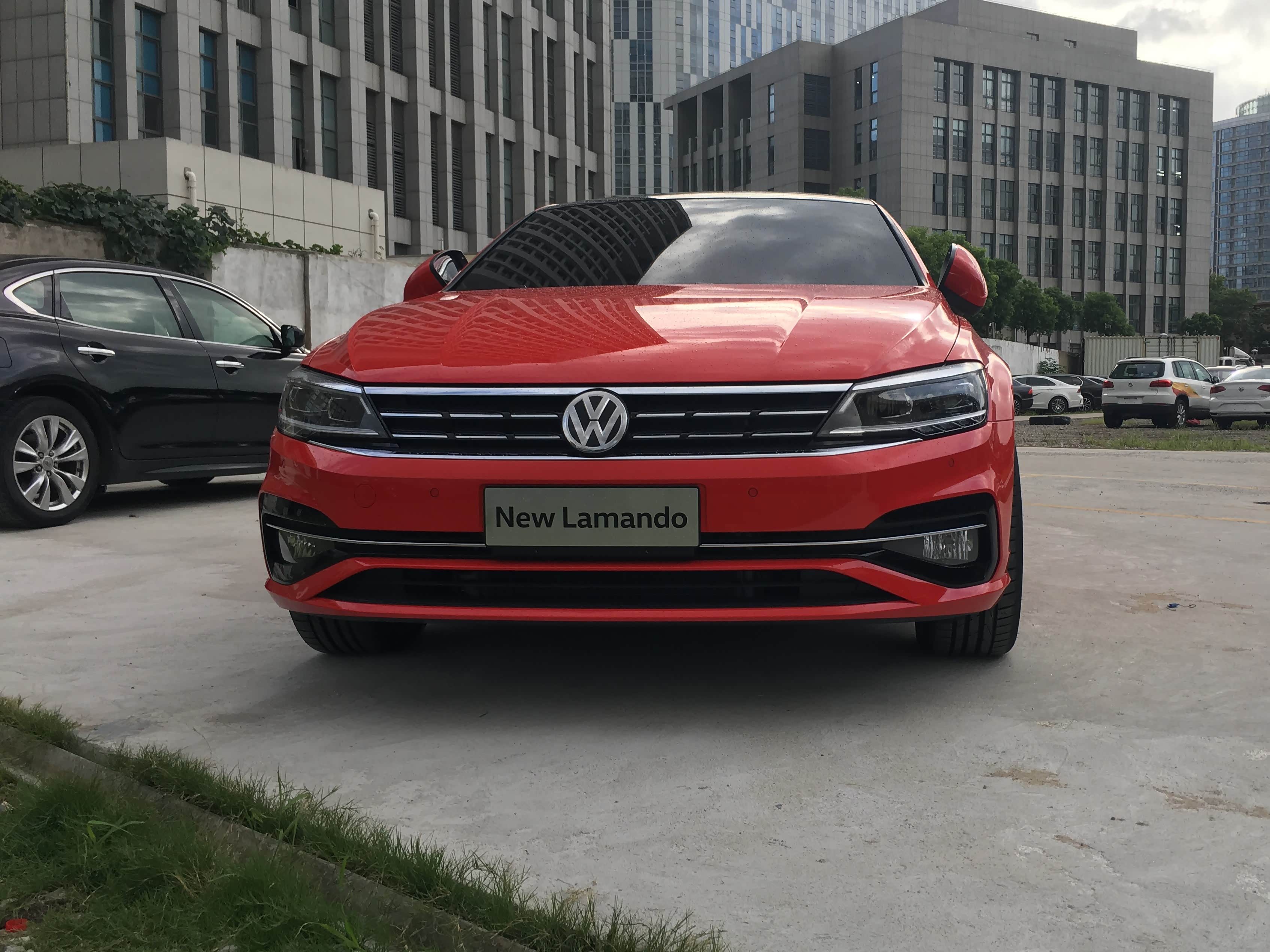 实拍新款大众凌渡,奢适宽体轿跑改头换面再战本田超跑思域!