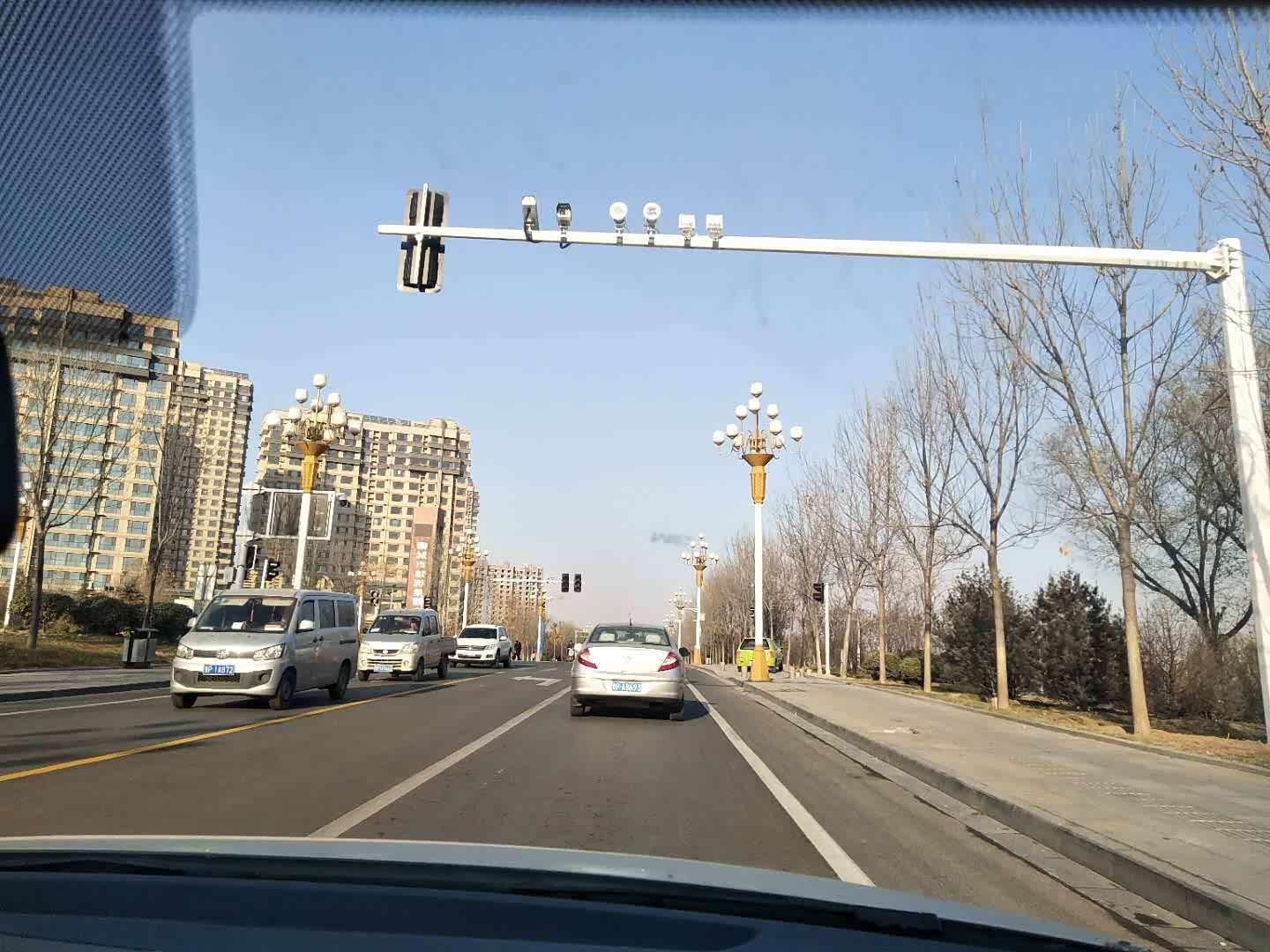 来看看公路上的监控有多超清