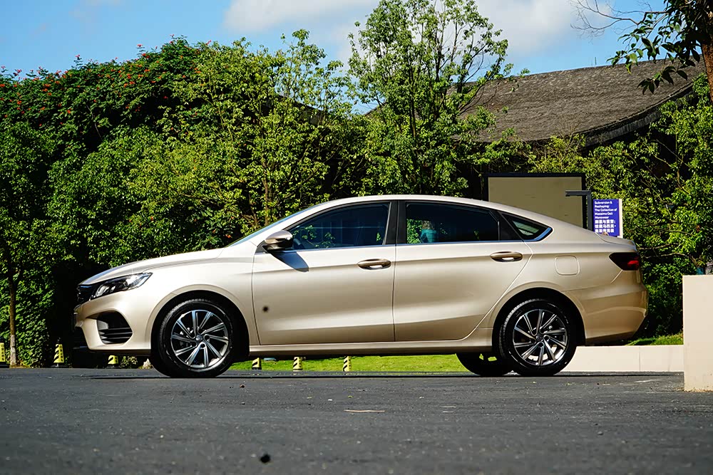 实拍溜背的吉利缤瑞能否叫板10万合资车