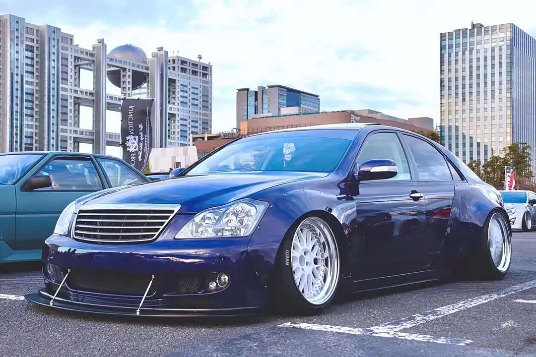 皇冠这样改不做"大佬"都不行,vip姿态到极致!12代丰田皇冠改装