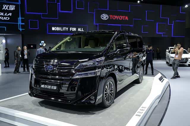 50万起 搭2.5l混动系统