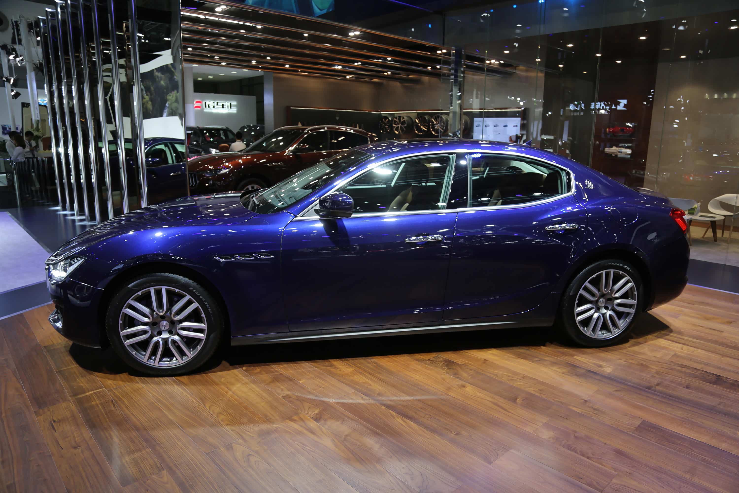 传奇三叉戟,意式血统,玛莎拉蒂ghibli吉博力轿车实拍!