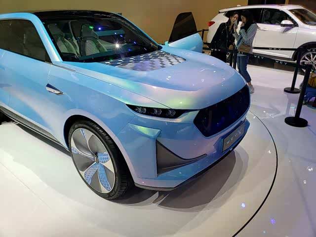 上海车展wey展台这台淡蓝色概念车未来品牌方向都在它的身上了