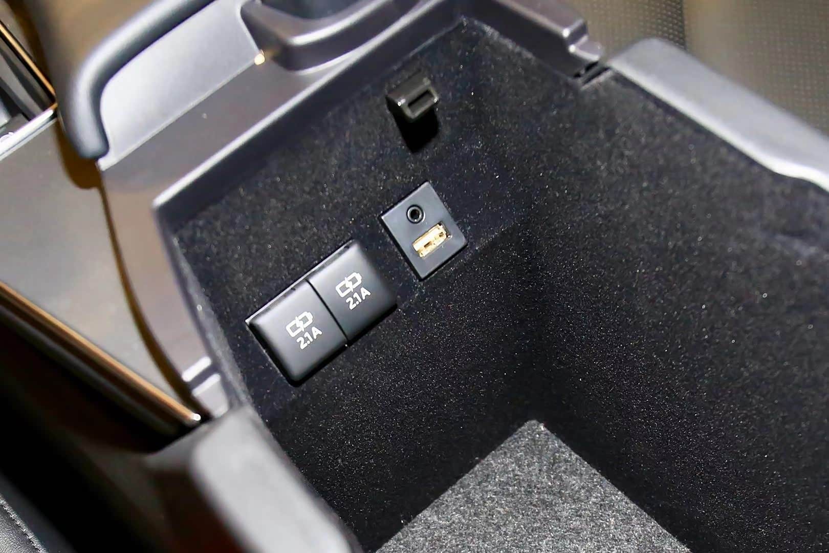 叔叔的新车: "这次实拍亚洲龙 就差点火开走了"