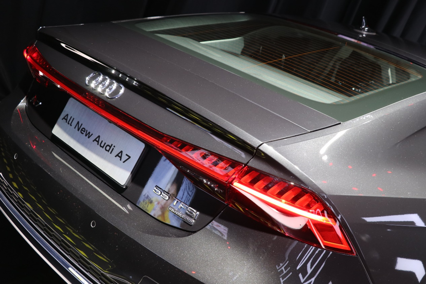 实拍详解全新奥迪a7 sportback,售价80.88万元起,黑科技看齐a8