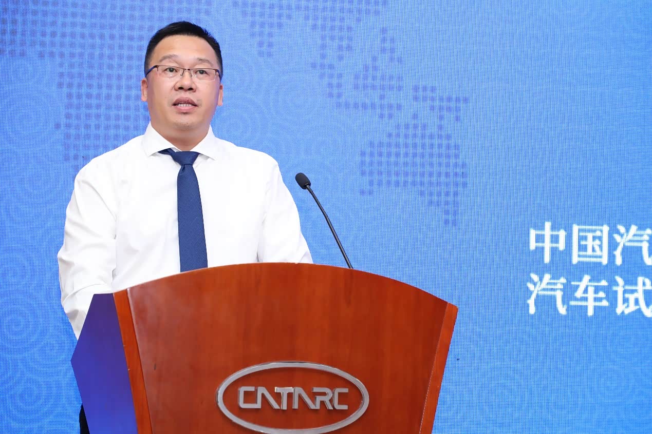 中汽中心试验所周华所长主持会议