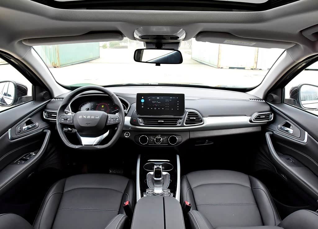 奇瑞高端旗舰星途vx曝光,尺寸够大,20万左右剑指中型suv市场