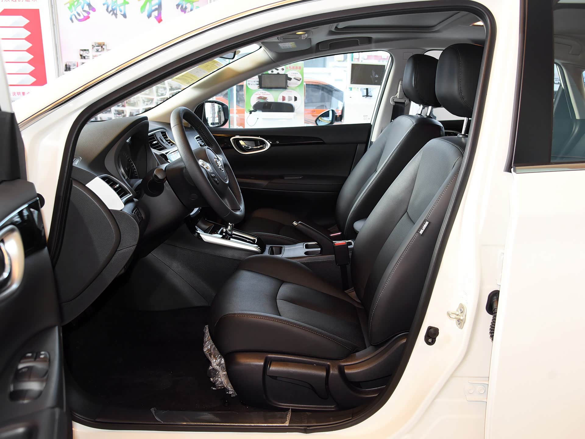 现款轩逸内饰/引自汽车之家图库