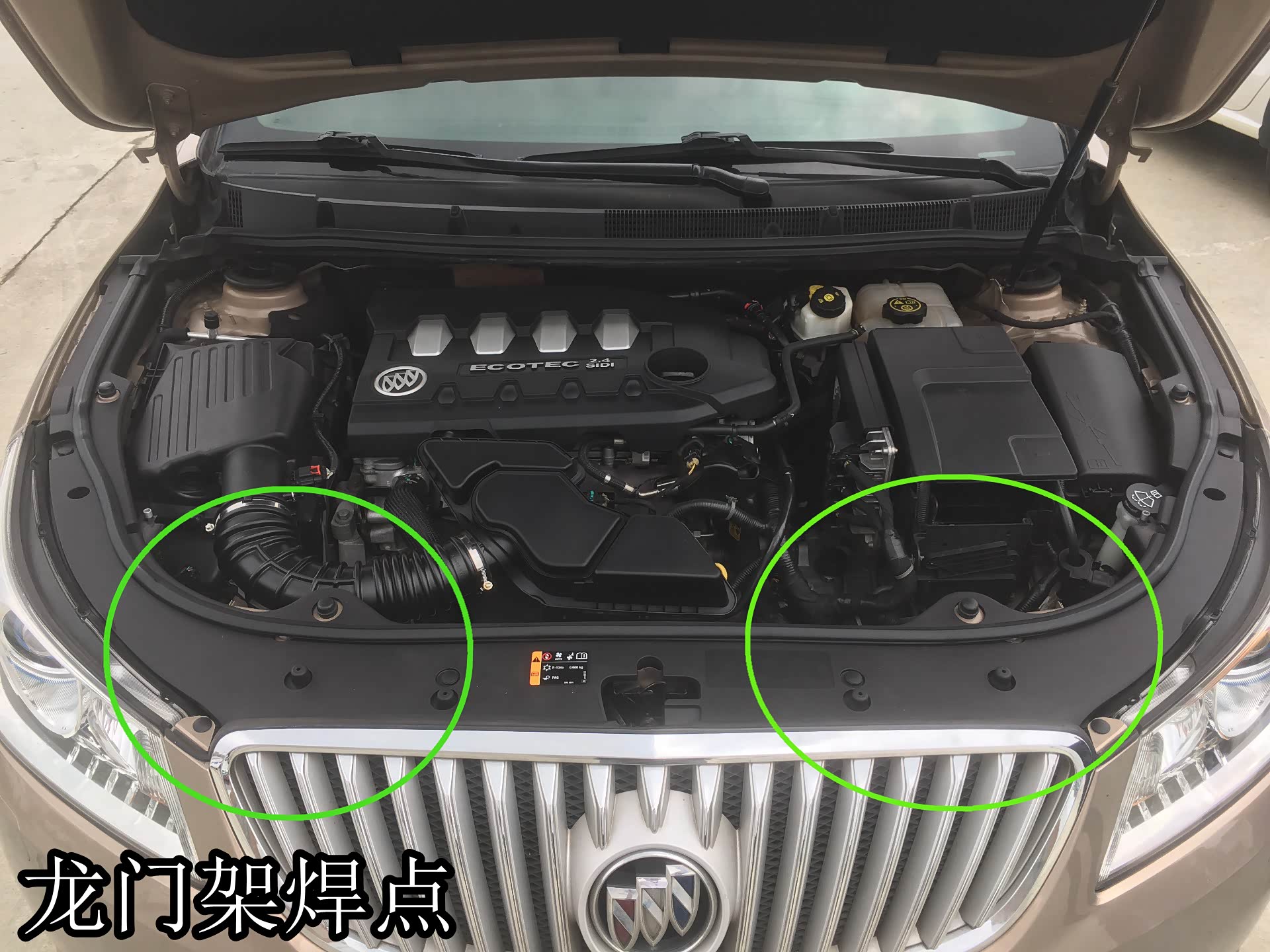 在我画圈位置往里面看,找到连接龙门架的焊点.