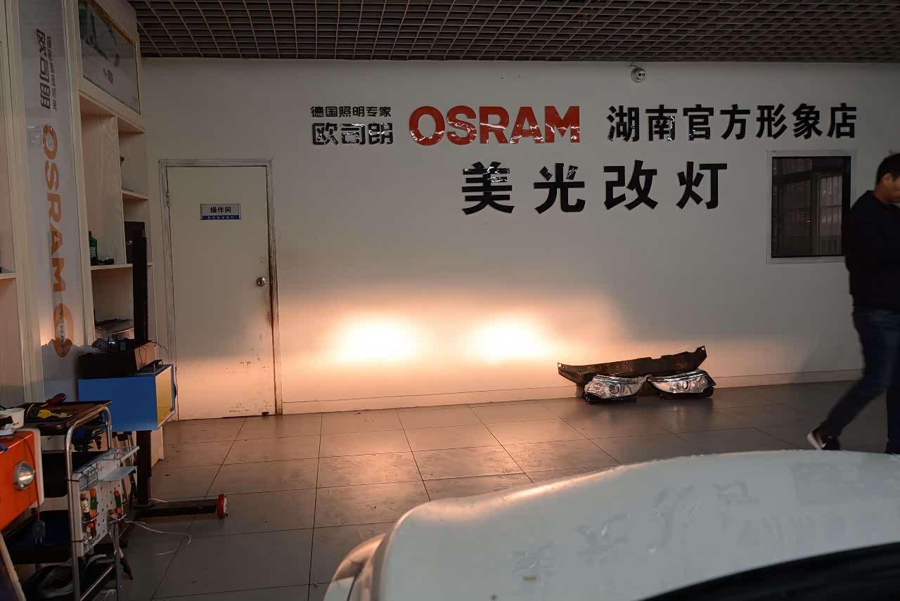 原车卤素灯远光照明效果