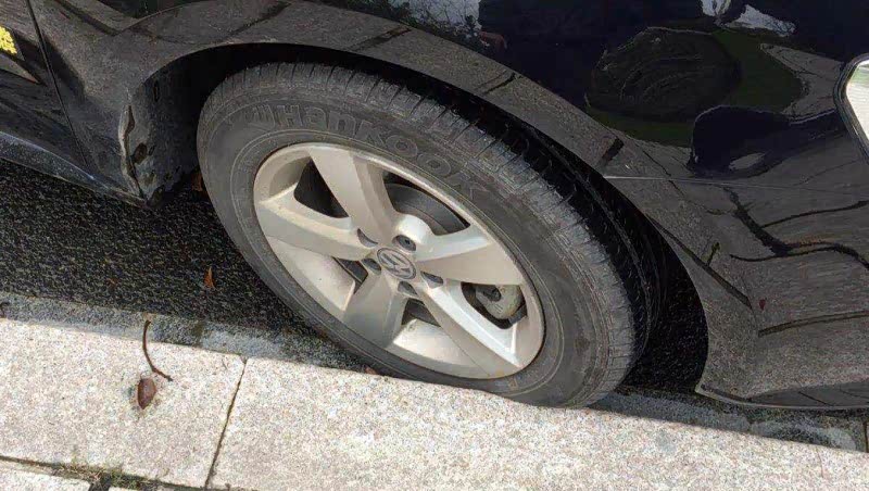 开车时候轮胎压倒马路牙子会导致轮胎出问题吗