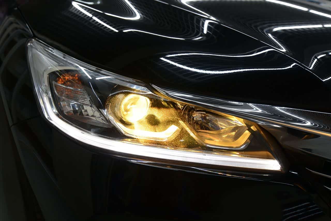 雅阁车灯第二改 拆掉裸灯泡重新升级透镜氙气灯