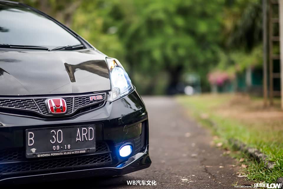 现在看来,还是很毒!13款本田飞度rs改装案例