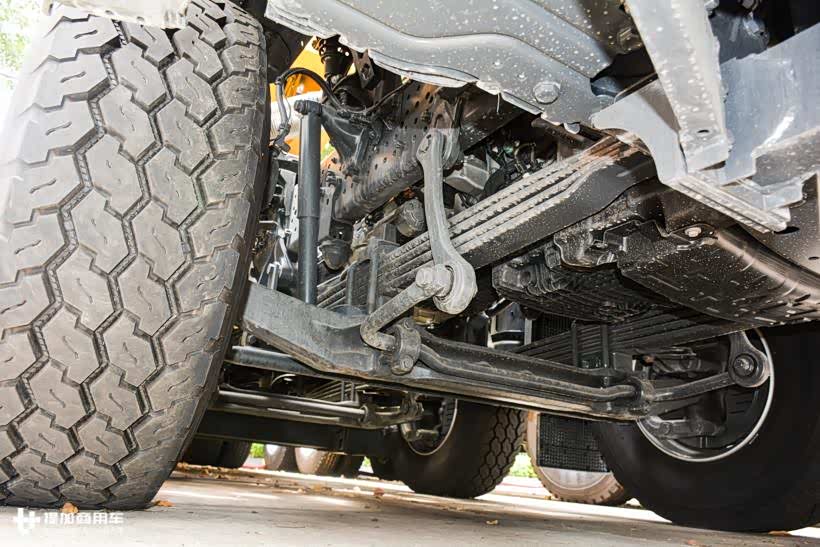 卡车司机最不想看到的车型奔驰arocs底盘的重卡清障车实拍