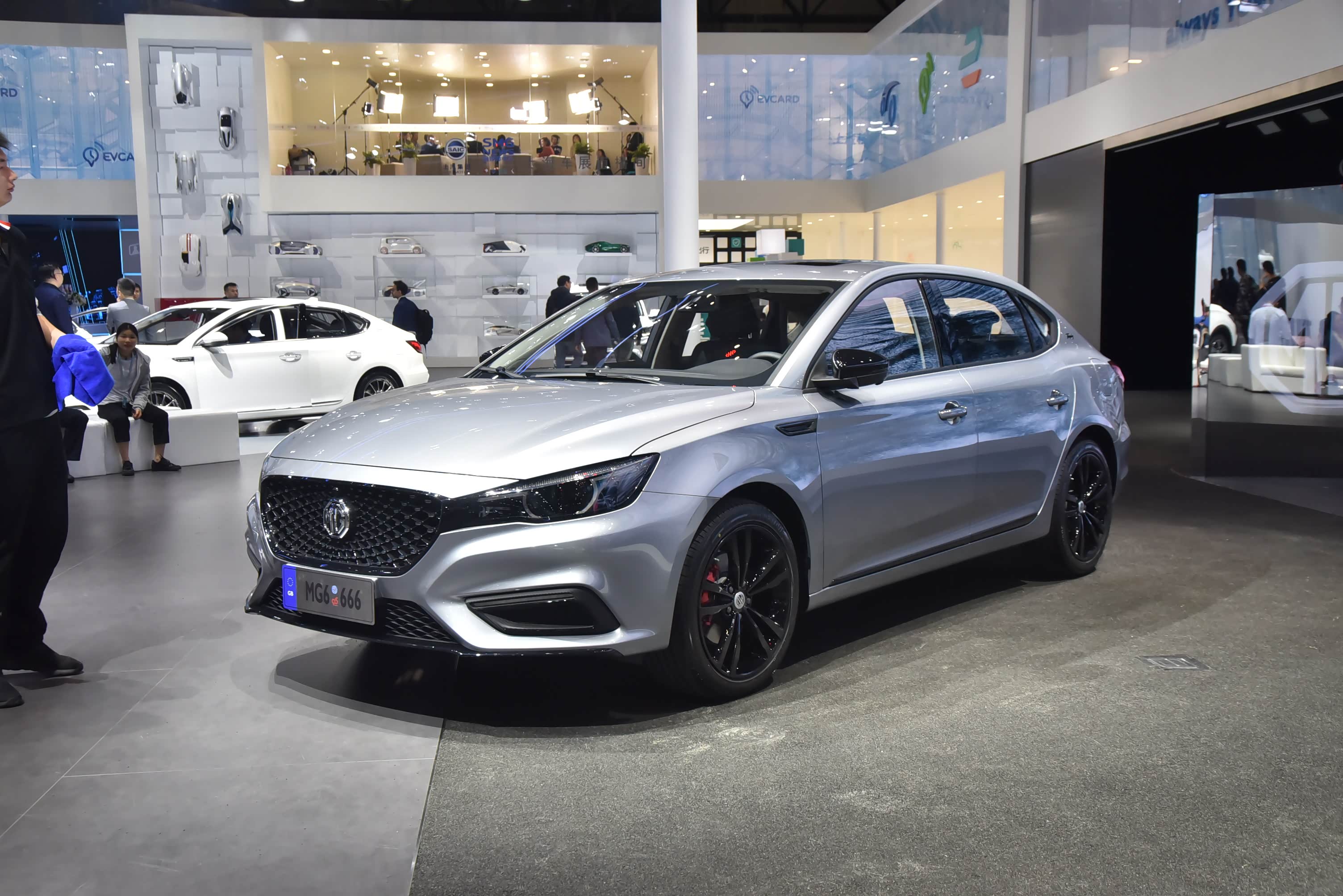 全时四驱战队# 2019款名爵6亮相 "黑骑士"来袭