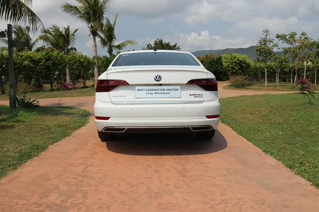 车轮带您试驾加长后的全新一代速腾!