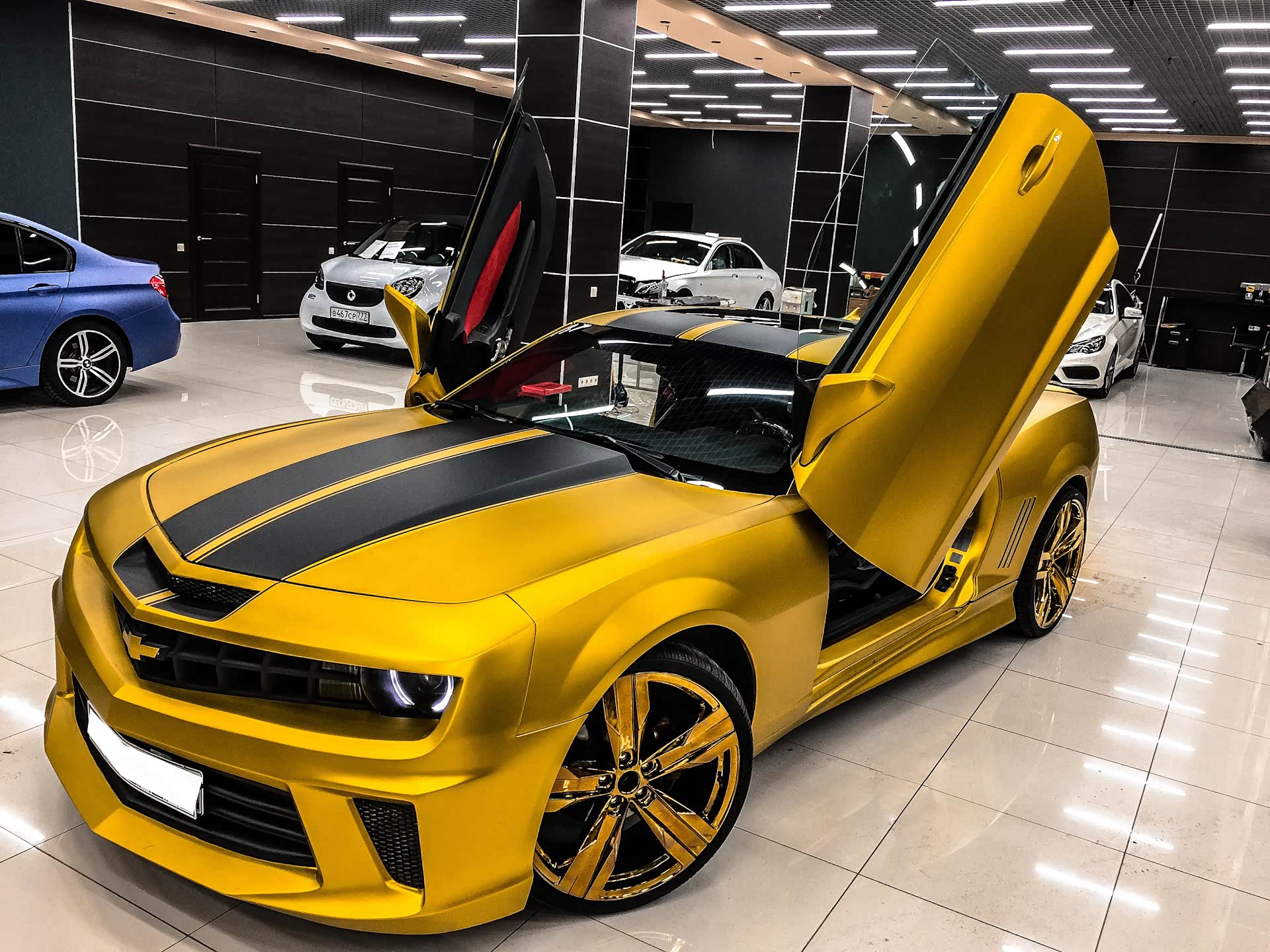 满满的高科技感 大黄蜂科迈罗 酷改剪刀门帅到没朋友!