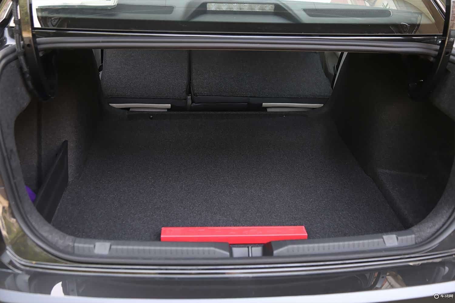 大众神车之间的较量全新朗逸对比全新宝来告诉你怎么选