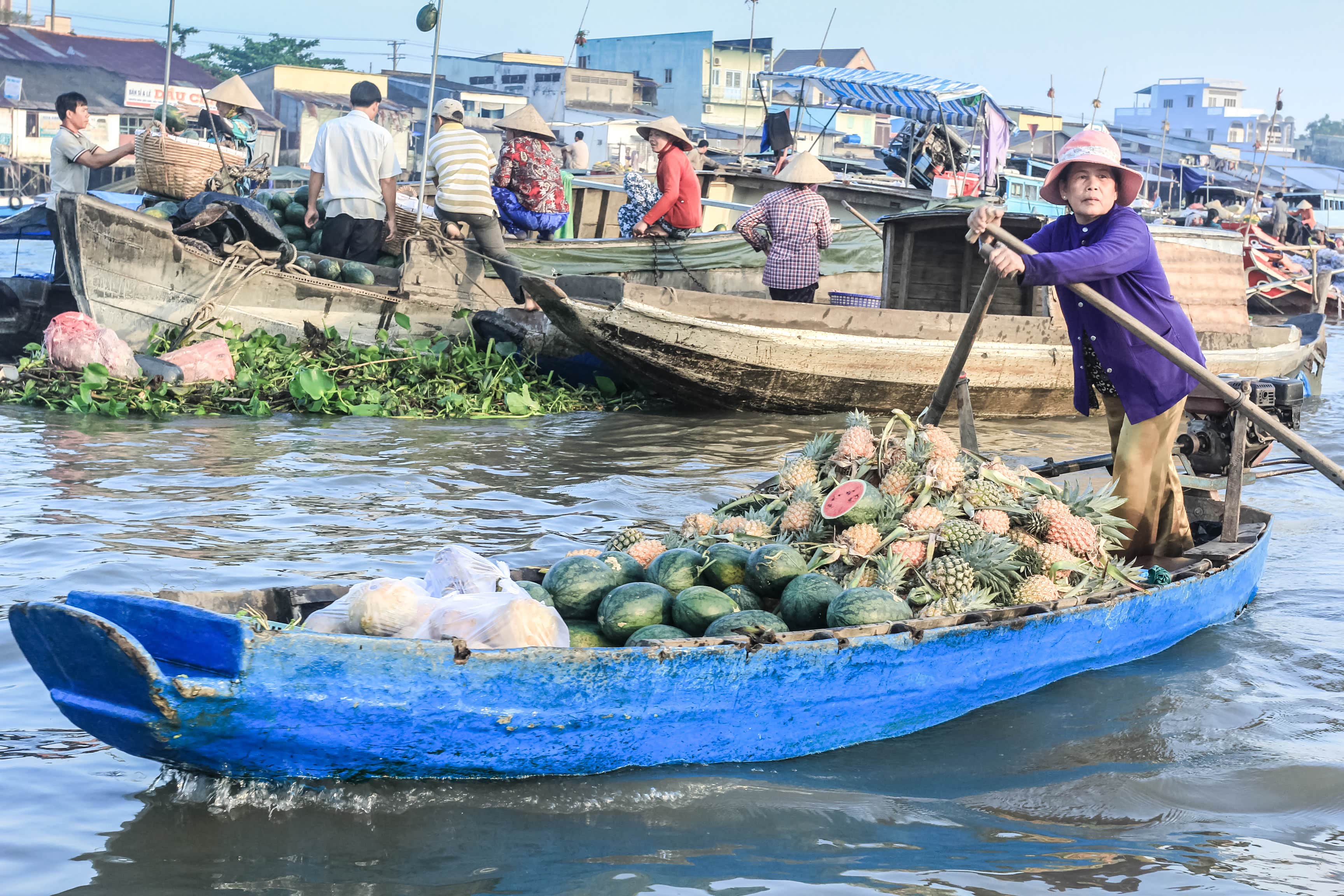 这里是著名的越南新娘"产地",也是湄公河上最大的水上市场