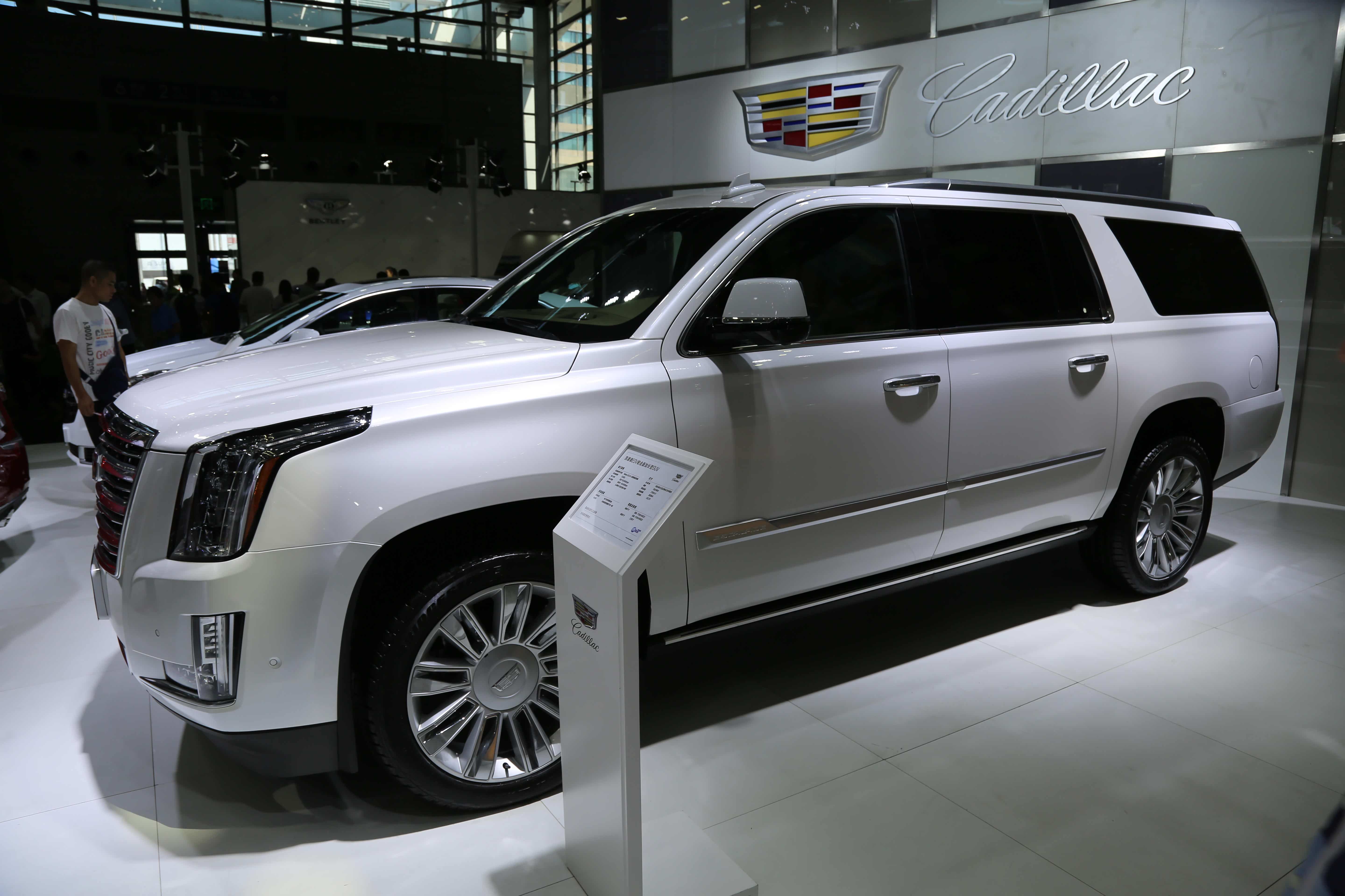 最长suv:凯雷德esv铂金版加长型,深圳十一国际车展实拍!