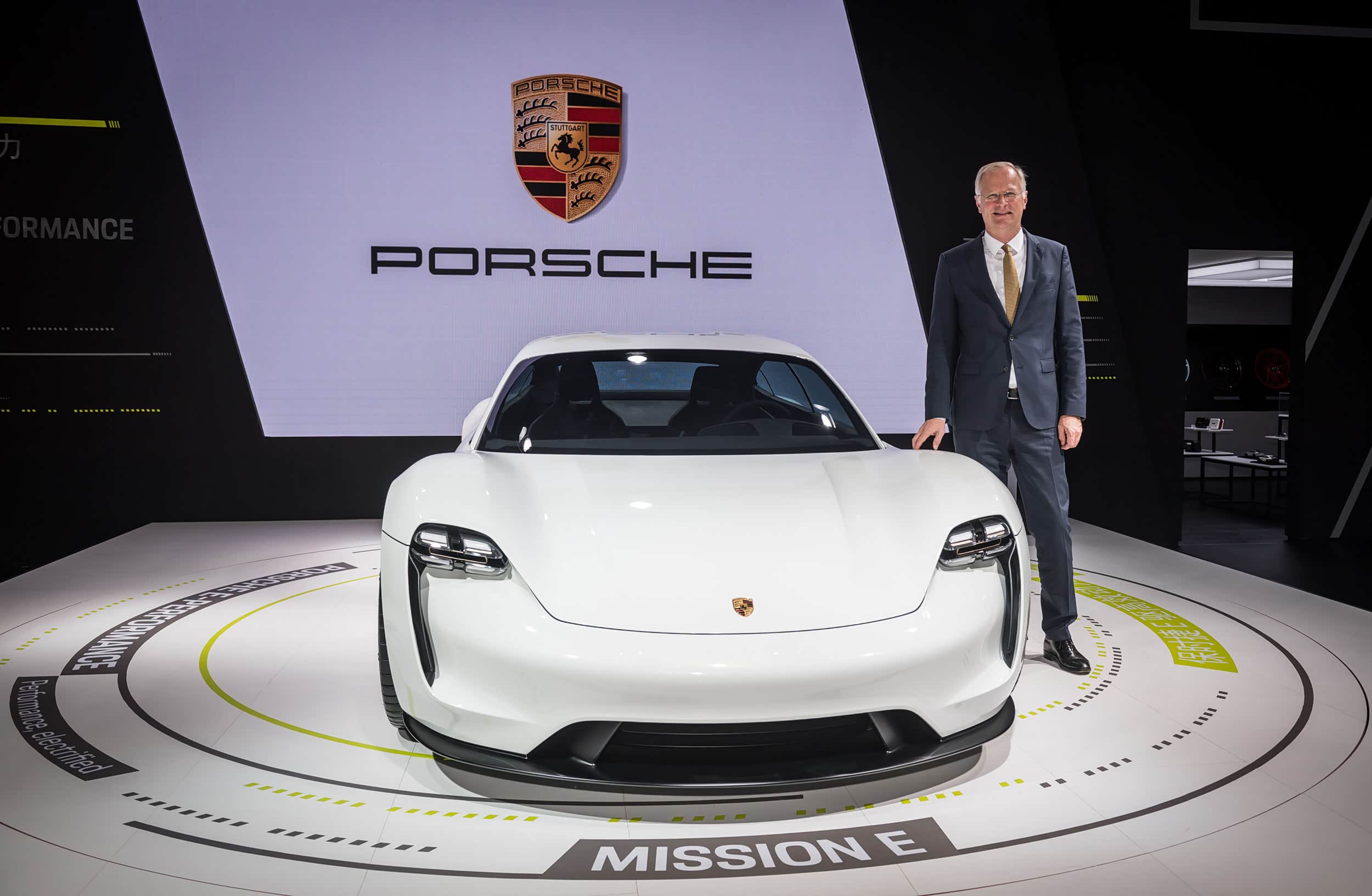 保时捷mission e 概念车在中国首度亮相,电动超跑时代即将来临?