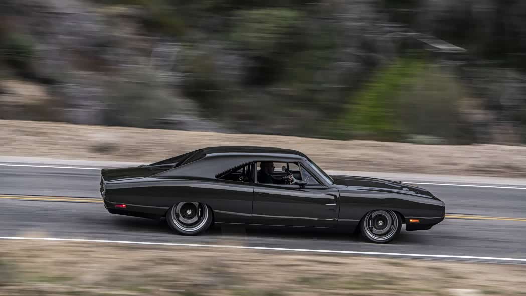 一台1970款道奇charger采用大量碳纤维重造