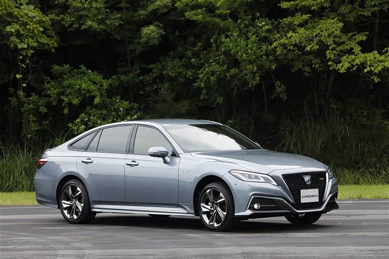 实拍新皇冠rs版长成这样还敢称是丰田旗舰么