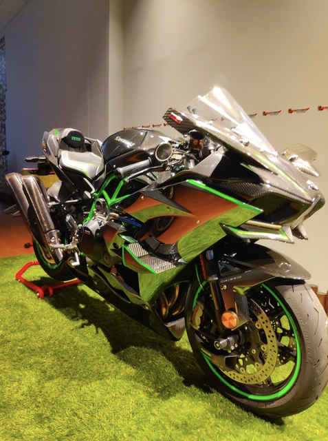 有钱人的世界很难理解川崎h2改装双出排气不做任何评价