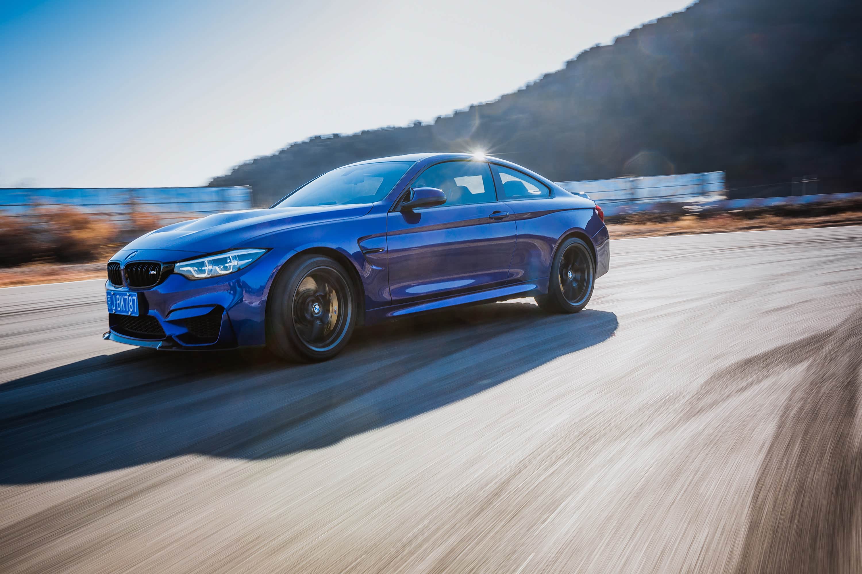 纯粹的驾驶乐趣试驾bmwm4cs