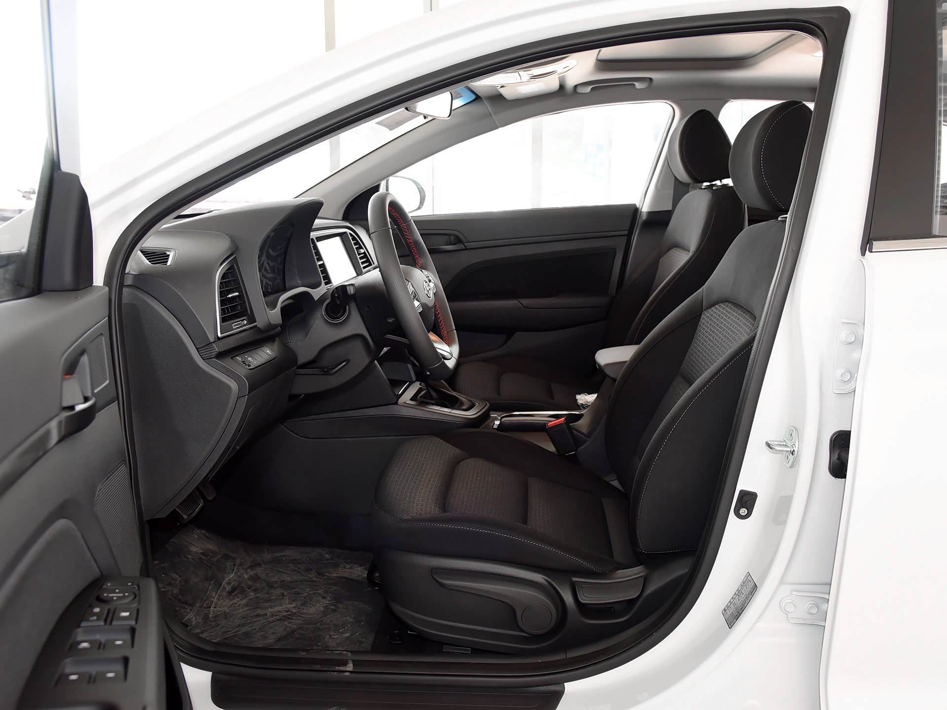 现代全新领动已公布,外观和内饰微调,相比k3,这次你会选择谁?