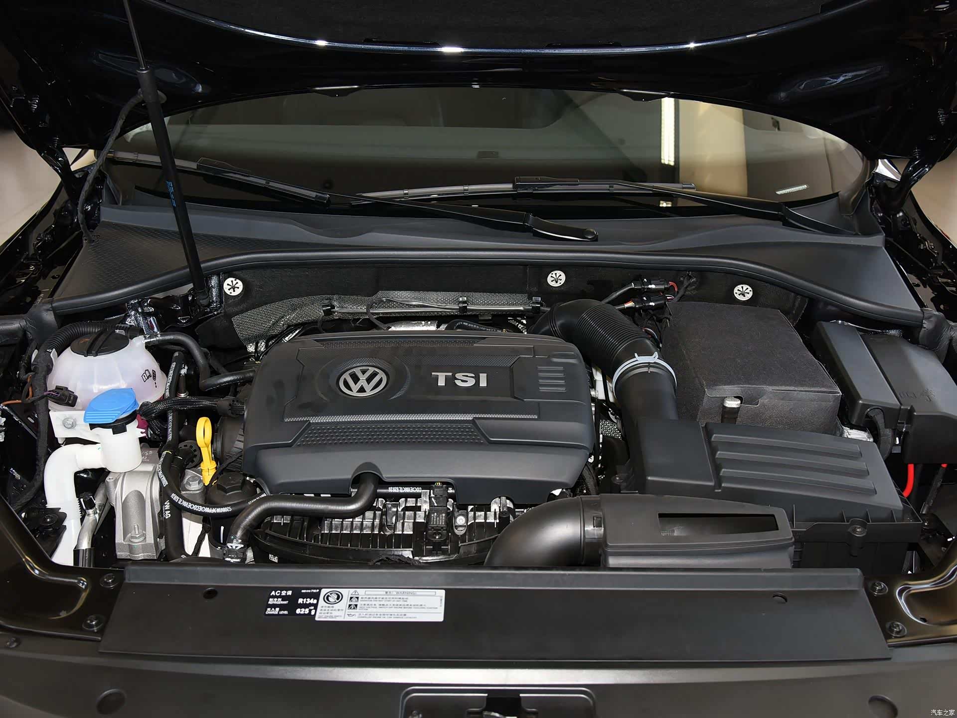 17款帕萨特330tsi双离合尊荣版落地多少钱?