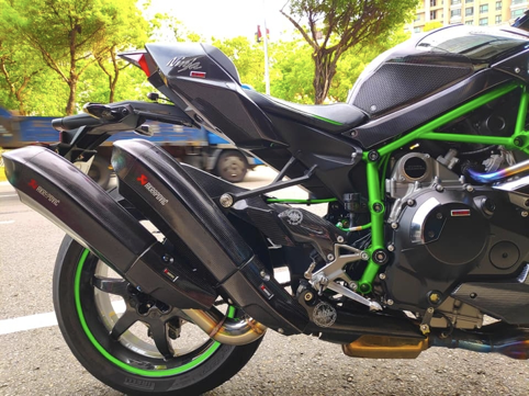 有钱人的世界很难理解,川崎h2改装双出排气不做任何评价