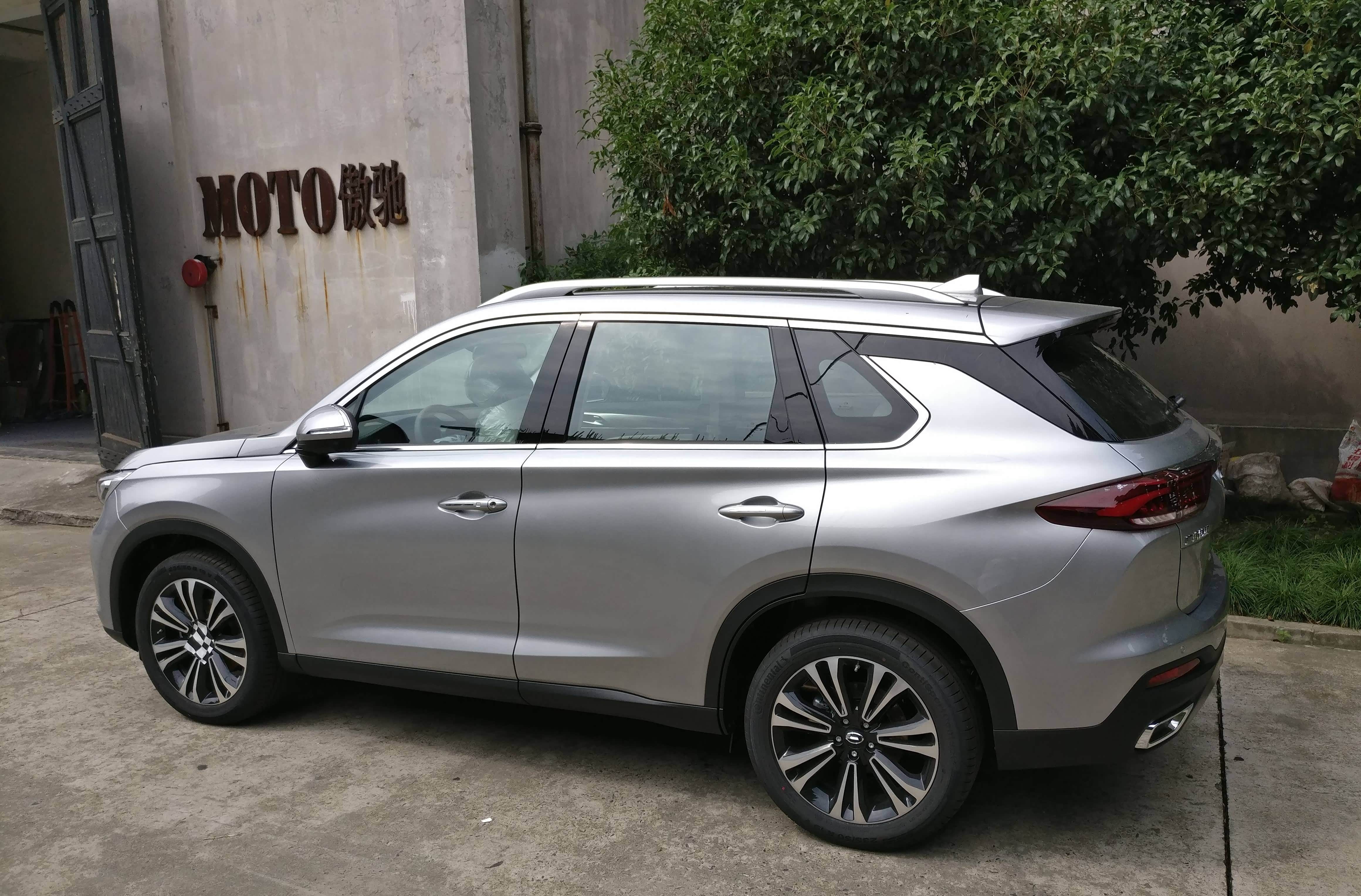 实拍全新广汽传祺gs5,前脸镀铬很夸张,内饰是亮点