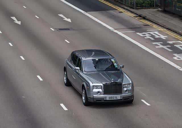 香港女首富的埃尔法,车牌号140万,小学生都知道含义