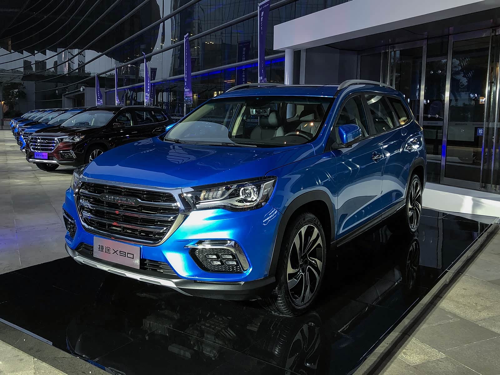 捷途x90竞争力分析:奇瑞全新1.6t发动机是亮点 推荐自动智享型