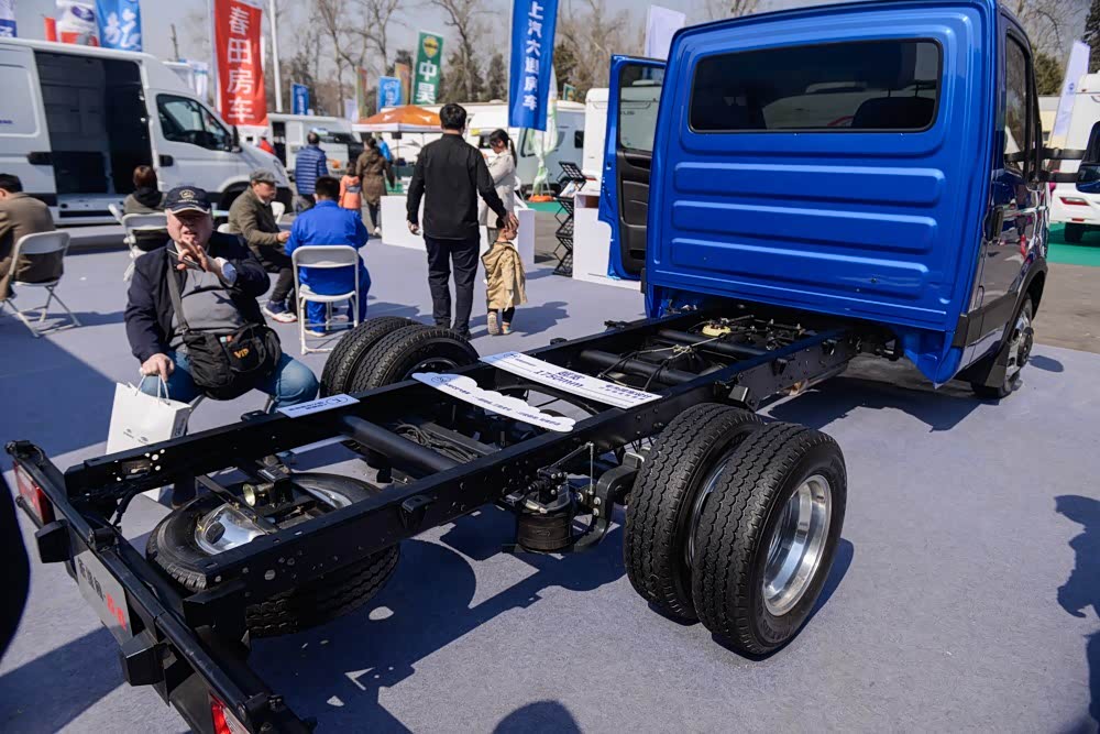 8at空气悬架 专为房车定制的依维柯欧胜底盘