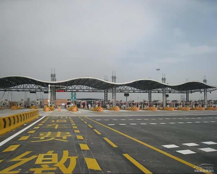 进高速时拿了卡,出高速时却已经是免费期间,高速卡能拿走吗?