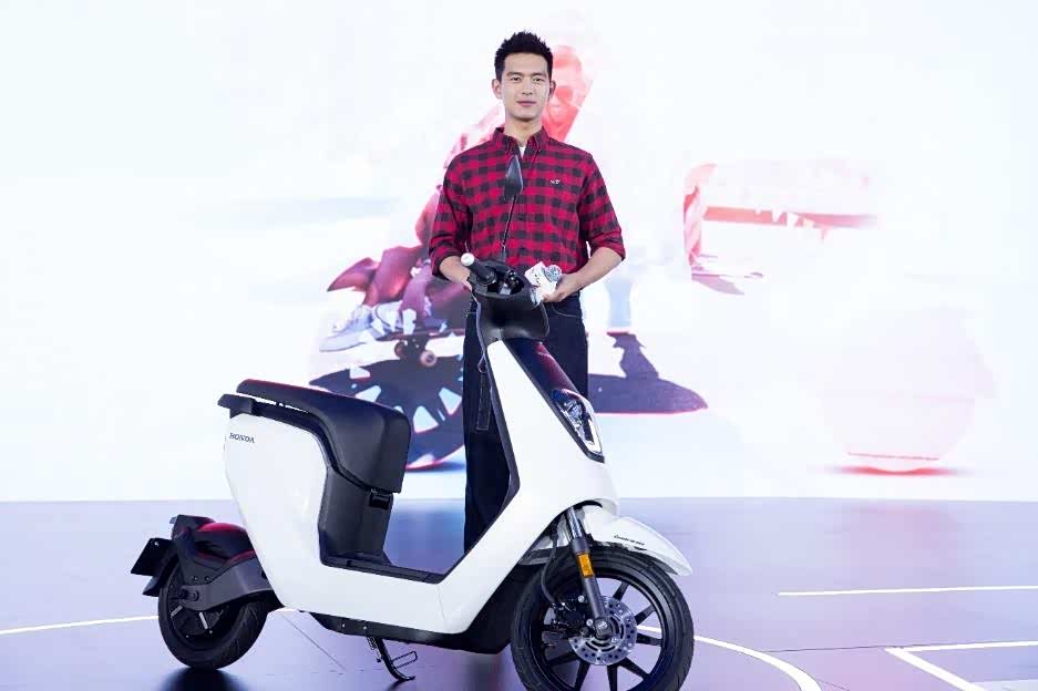 90后实力派演员李现慢生活新发现洞察别样美好