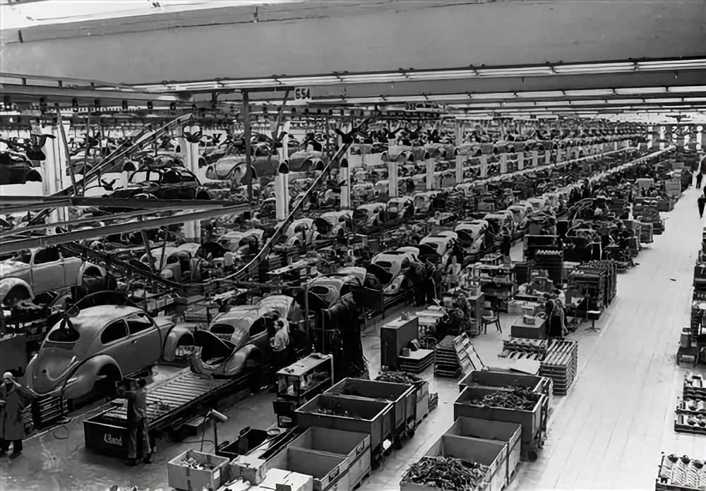 经过二战炮火的洗礼,纳粹政权倒台.