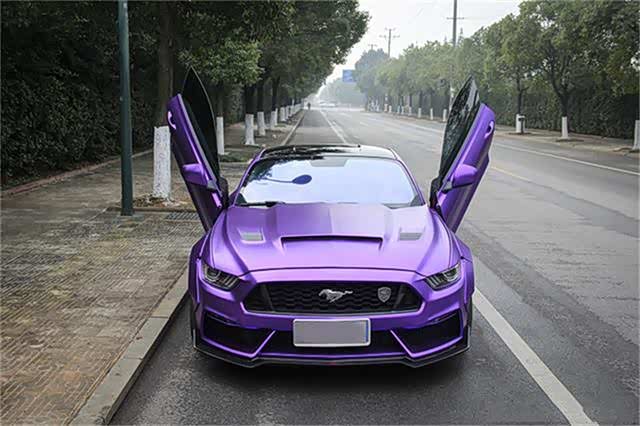 野马mustang车身改色贴膜施工哑光电镀紫效果图