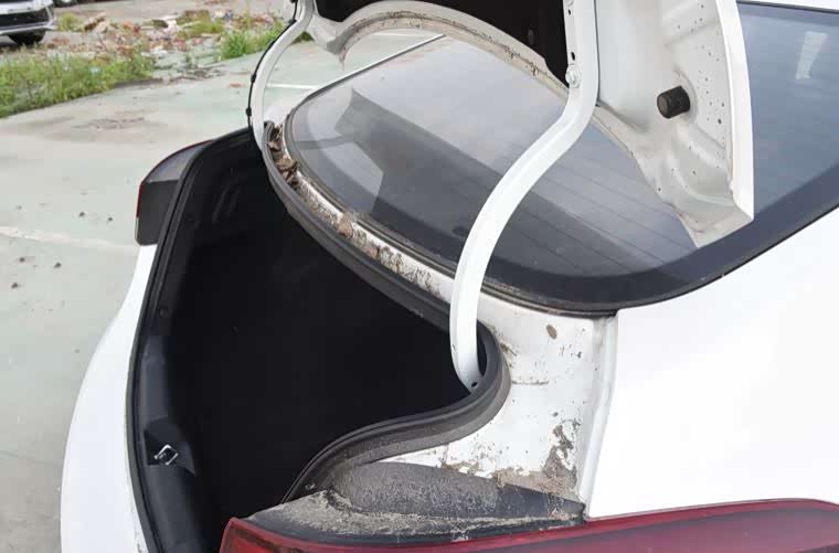 现代朗动后备箱导水槽泥沙覆盖究竟内藏哪些乾坤?