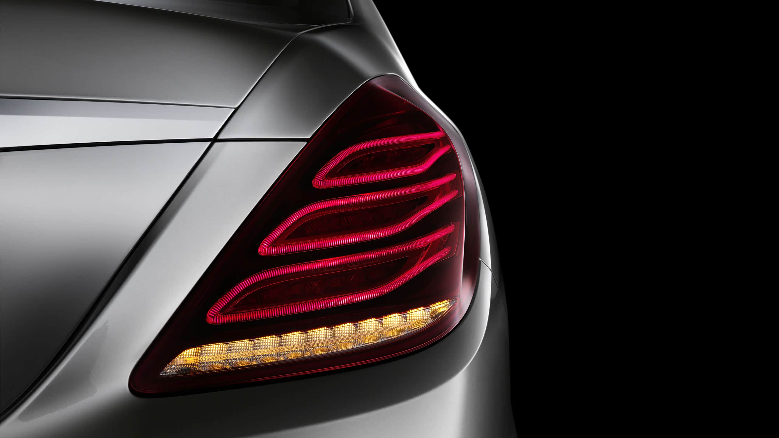 除了功能性作用,车灯还是汽车设计中很重要的一部分,在功能同质化严重