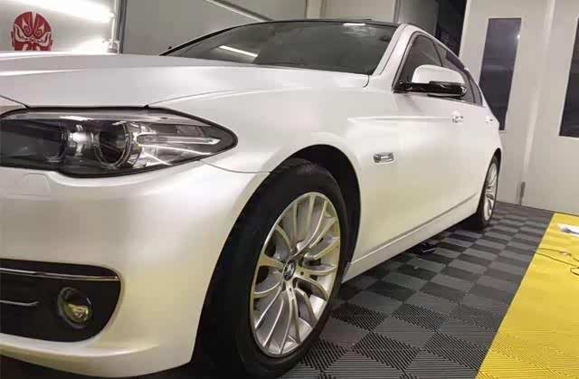 宝马525电光金属白改色贴膜案例 这是最美的白