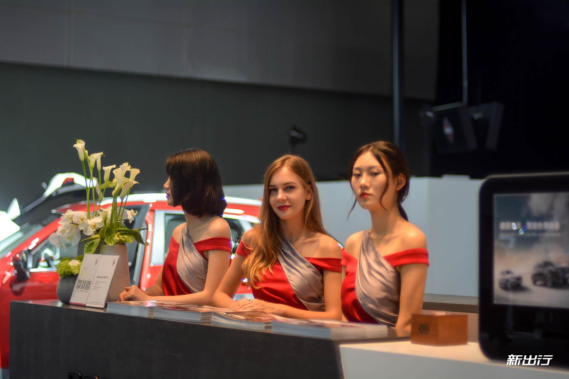 前台小姐姐迷人的微笑